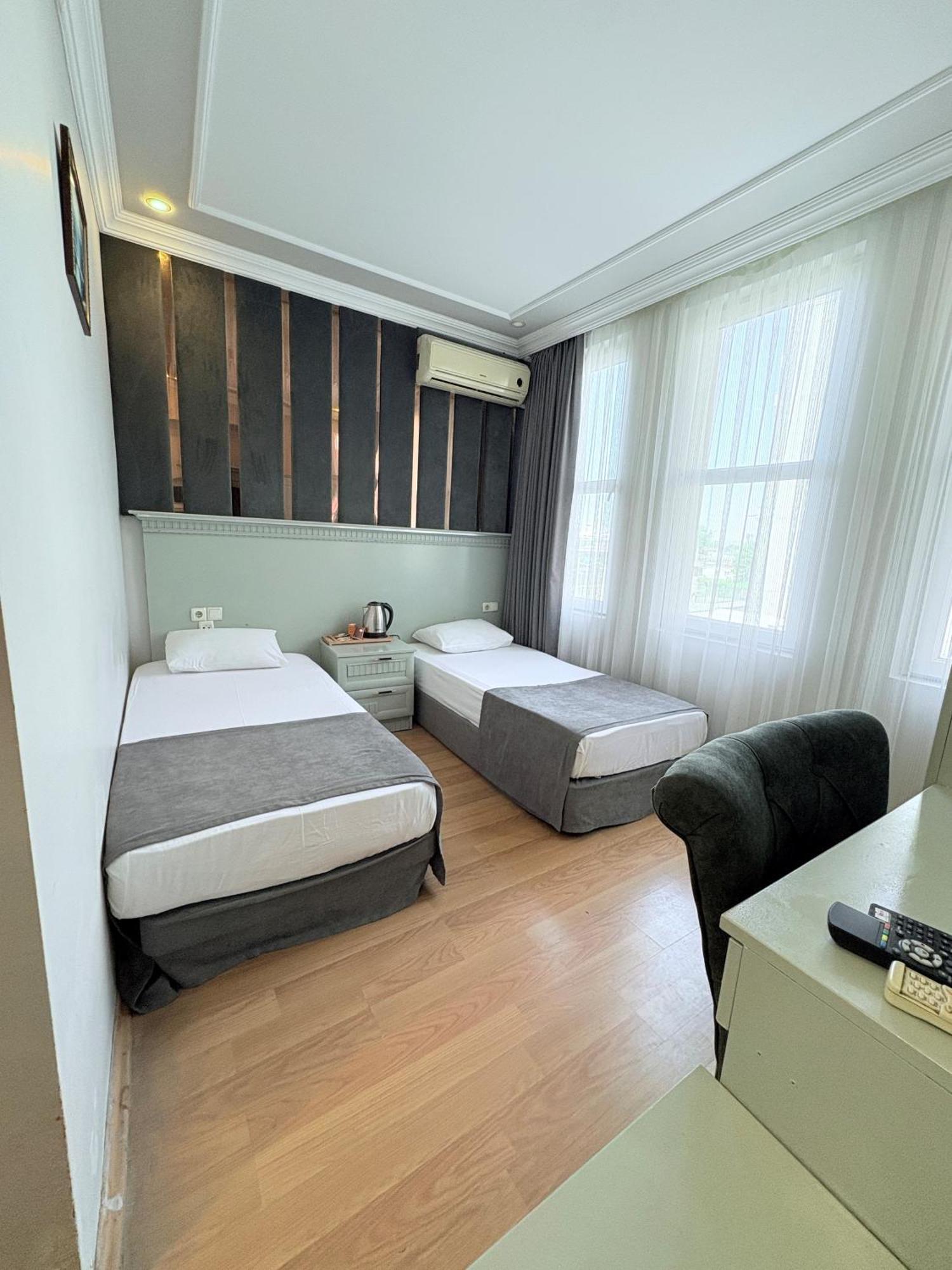 Grand Hurriyet Hotel Istanboel Buitenkant foto